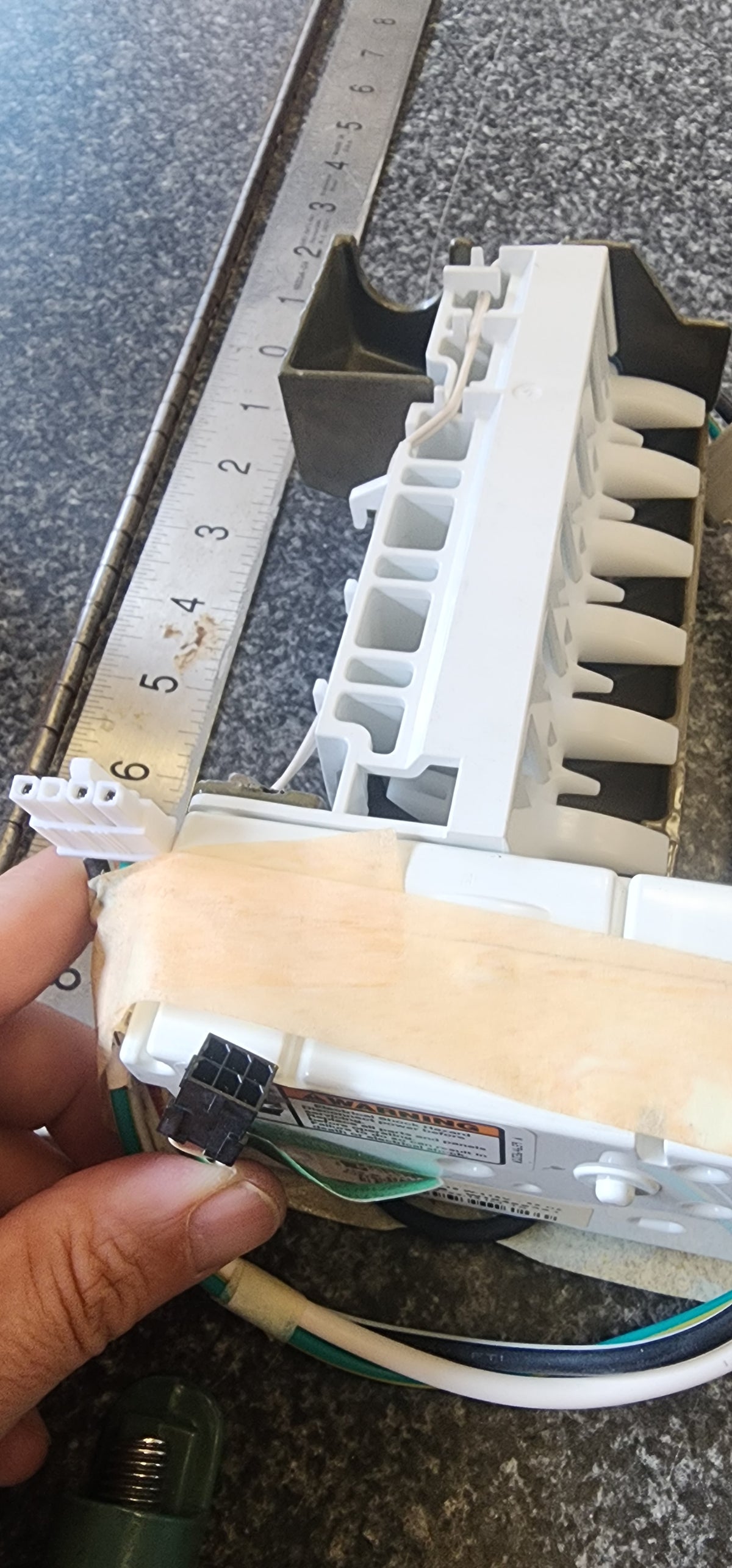Whirlpool Refrigerator Ice Maker Assembly W10498261 / W11577195 >> OEM <<